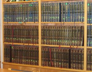 이스라엘 라아나나의 한 회당에 있는 쇼텐슈타인 바빌로니아 탈무드