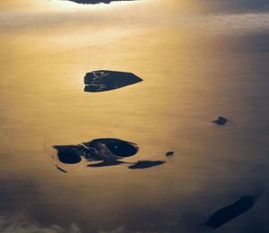 함부르크 바덴해 국립공원에 속하는 북해 일부와 노이베르크 섬(중앙 바로 위). 노이베르크에는 약 50명이 살고 있다.