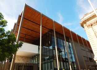 [[로크햄프턴 미술관|RMOA]]