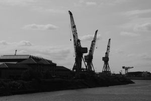 글래스고 항구의 크레인들. 조선업은 글래스고 경제적 중요성의 상징이 되었다