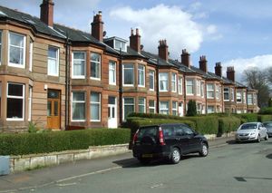 전형적인 글래스고의 적색 사암 다세대주택