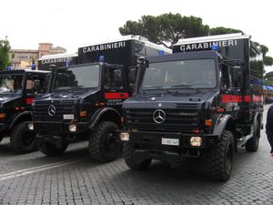 카라비니에리 메르세데스-벤츠 유니목 3000-5000 화학, 생물학, 방사능, 핵(CBRN) 활동을 위한 이동식 실험실