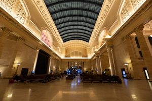 시카고 유니온역. 북동부 복도 이외 지역에서 가장 바쁜 암트랙 역이자 장거리 서비스의 주요 중심지