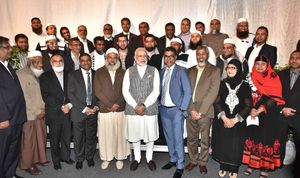 2016년 7월 7일, 인도의 나렌드라 모디 총리가 모잠비크의 인도계 주민들과 만나는 모습.