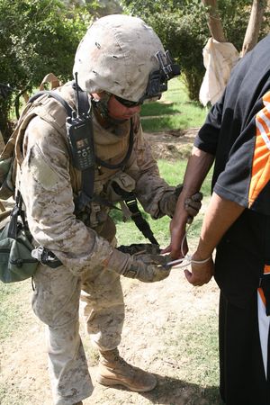 플라스틱 수갑}}