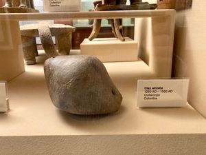 텍사스공과대학교 박물관에 있는 킬라싱가 점토 피리, 서기 1250년~1500년경.