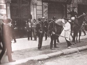 민간경찰이 1909년 비극의 한 주 동안 체포한 용의자들