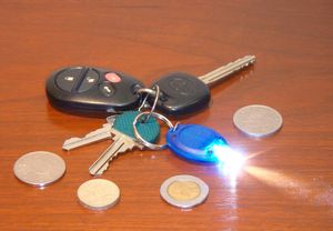 버튼형 1차 리튬 건전지로 작동되는 열쇠고리형 소형 LED 손전등