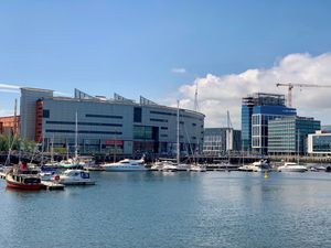 벨파스트 해안가의 11,000명 수용 규모의 SSE 아레나