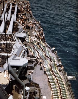 1944년 전함 갑판 위의 14인치 포탄