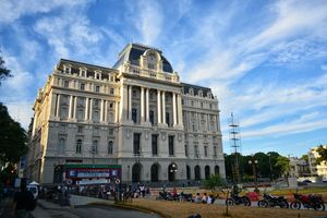 부에노스아이레스 중앙우체국 건물을 개조하여 만든 키르치너 문화센터는 남아메리카에서 가장 큰 문화센터이다.