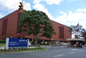 델타항공 본사(애틀랜타) 입구의 보안 검문소