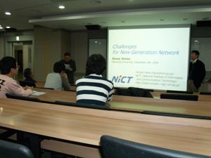 한양대학교의 연구활동 - 퓨전테크놀로지센터에서 세미나 중인 일본정보통신연구소 연구원