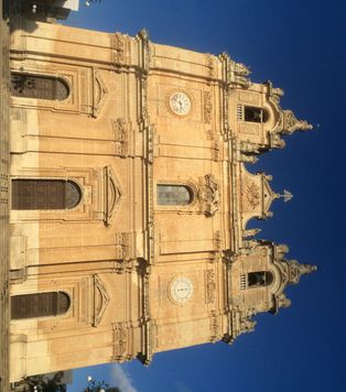 [[성 헬레나 대성당|성 헬레나 성당]]