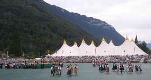 2006년 운슈푼넨 축제의 전통 무용 장면