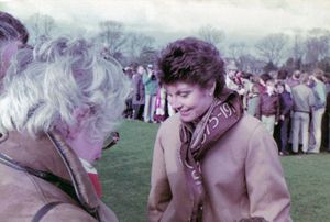 1983년 사진, 안젤라 리폰은 1975년 최초의 여성 뉴스 앵커가 되었다.