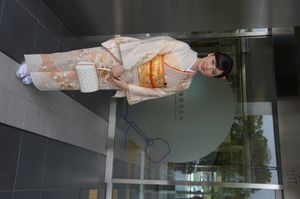 후쿠오카 시청에서 기모노를 입은 여성