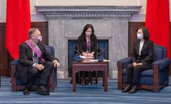 2022년 3월, 타이베이에서 차이잉원 타이완 총통과 만난 폼페이오