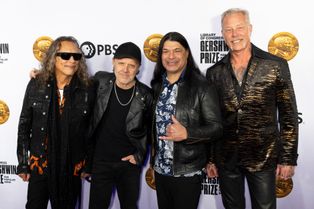 2024년 [[거슈윈 상]] 시상식의 메탈리카. 왼쪽부터 [[커크 해밋]], [[라스 울리히]], [[로버트 트루히요]], [[제임스 헷필드]].