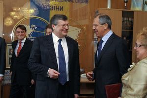 2010년 4월 10일 키이우에서 우크라이나 외무장관 코스탸느틴 그리시첸코와 함께한 라브로프