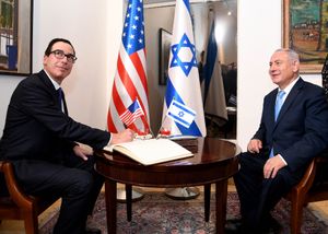 므누신은 2017년 5월 새롭게 이전한 예루살렘 주재 미국 대사관 개관식에 미국 대표단을 이끌었다.