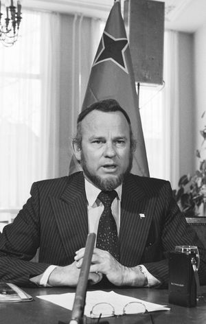 베티코 쿠로즈는 아루바의 더 많은 자치권을 위해 1970-80년대 동안 중요한 역할을 한 정치인이다.