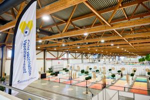 2021년 2월, 벨기에 브뤼셀의 백신 접종 센터 내부