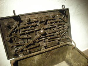 다중 잠금 장치가 있는 금고