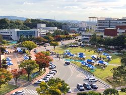 매년 가을에 열리는 동아리 대동제 행사 모습