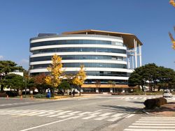 교육 학술 분야 전문도서관인 한국교원대학교 도서관(미래관)의 모습