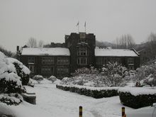 대학 본부인 신촌캠퍼스의 언더우드관