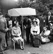 아이젠하워를 수행한 그의 며느리와 면담중인 부인 백귀란 여사