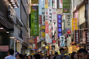 명동 거리의 간판들 (2012)