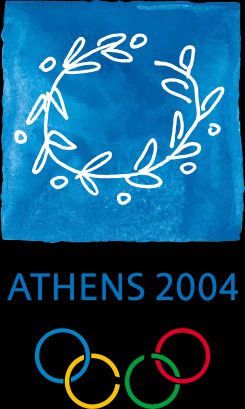 2004년 하계 올림픽 엠블럼. 올리브 나무 가지로 만든 화환이며, 고대 올림픽에서 우승자에게 수여된 코티노스를 상징함. 올리브는 아테네의 신성한 나무임. 엠블럼 색상은 그리스 시골에서 볼 수 있는 흰색과 파란색 음영을 나타냄.