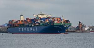 함부르크에 정박 중인 Hyundai Together 호