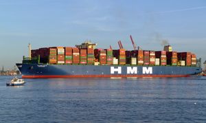 함부르크 항구의 HMM Gdansk 호