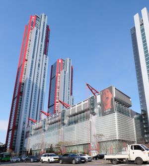 여의도동에 위치한 더 현대 서울(기함점)