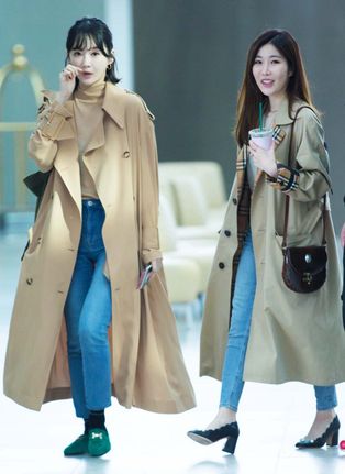 2018년 3월 인천국제공항에서 다비치. 강민경(왼쪽)과 이해리(오른쪽)