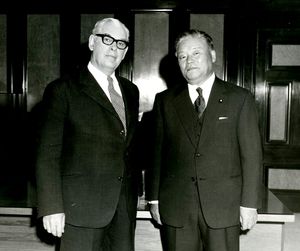 키스 홀리요크(Keith Holyoake)와 함께 (1972년 10월)