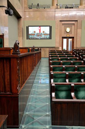 폴란드 국회 하원인 세임의 휠체어 경사로 (바르샤바)