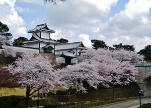 가나자와 성은 16세기 후반에 확장되었다