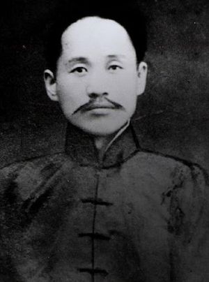 신채호(1880-1936)는 한국의 새로운 역사관을 창시한 인물로, 한국인은 단군의 후손이며 오랜 격리 속에서 독자적인 민족을 형성했다고 강조하였고, 그의 학설은 오늘날 한국의 역사관에 영향을 미치고 있다.