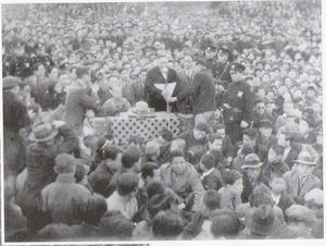 1945년 신탁통치 반대 전국대회에서 연설하는 백범 김구 선생