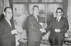 왼쪽부터 기시 노부스케, 이케다 하야토 총리, 박정희(1961년 11월 11일)