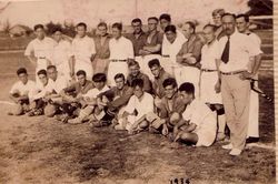 1934년 서울을 방문한 영국 축구팀과의 친선경기 당시 모습 (조선중앙일보 사장 시절)