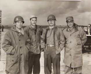 제1군단 부군단장 시대 (오른쪽 첫 번째, 1950년 10월 30일)