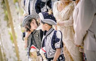 싱할라족 어린이 [[민속 의상|민속 의상]] 착용 모습