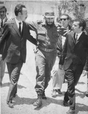 1972년 쿠바 공산당 지도자 피델 카스트로와 함께한 부메디엔