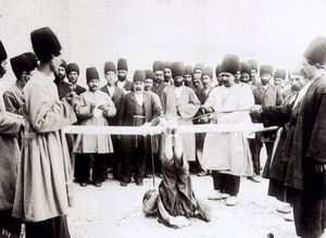 이란의 공개적인 발 채찍질