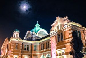 강우규 의사 동상은 그가 사이토 마코토에게 폭탄을 던진 서울역 앞에 있다.